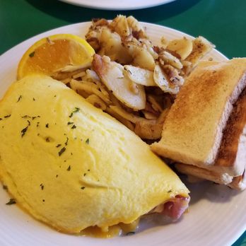 Frog Pond - Ham & Cheese Omelet w/ Homefries & White Toast - Breakfast & Brunch Near Me - North Redington Beach, Florida Frog Pond - Ham & Cheese Omelet w/ Homefries & White Toast - Breakfast & Brunch Near Me - North Redington Beach, Florida