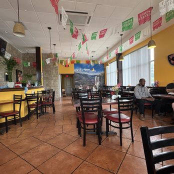 Mi Sazon - Dining area - Mexican Near Me - Flemington, New Jersey Mi Sazon - Dining area - Mexican Near Me - Flemington, New Jersey