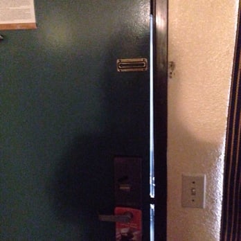 Howard Johnson by Wyndham Norco - Door that you can see daylight through - Hotels Near Me - Norco, California Howard Johnson by Wyndham Norco - Door that you can see daylight through - Hotels Near Me - Norco, California