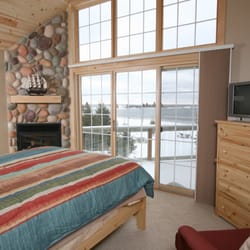 Cobblestone Cove Villas - Lakeside villas with fireplaces, private decks, vaulted ceilings, breathtaking views of Boulder Park, The Harbor and Artist Poin