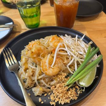 Manaao - Shrimp Pad Thai - Thai Near Me - Tustin, California
