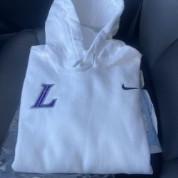 Monograms By K & K - Great job!  Love the colors of the L on white