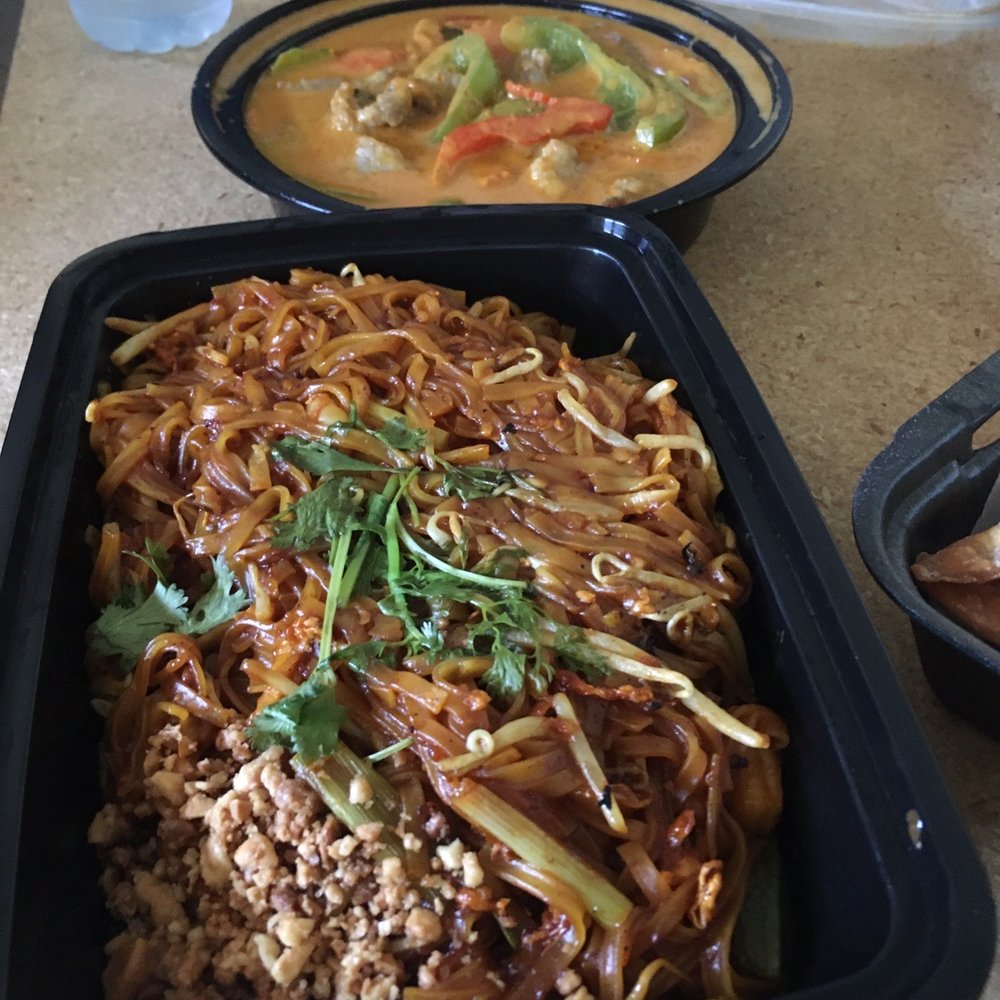 Lemon Grove Thai Food - Pad thai (spice level 1) + Mango Curry - Thai Near Me - Lemon Grove, California Lemon Grove Thai Food - Pad thai (spice level 1) + Mango Curry - Thai Near Me - Lemon Grove, California