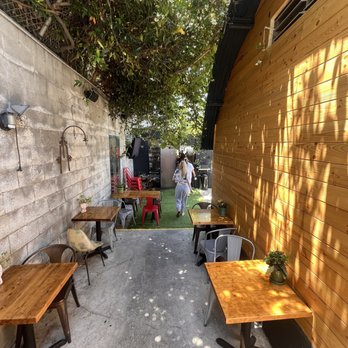 Wigz - Outdoor area - Sandwiches Near Me - Laguna Beach, California Wigz - Outdoor area - Sandwiches Near Me - Laguna Beach, California