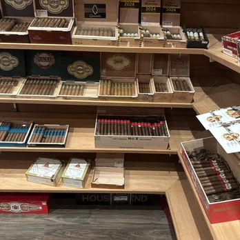 Winston’s Cigar Lounge & Bar - Cigar Bars Near Me - Houston, Texas Winston’s Cigar Lounge & Bar - Cigar Bars Near Me - Houston, Texas
