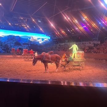Dolly Parton's Stampede - Performing Arts Near Me - Pigeon Forge, Tennessee