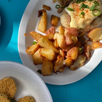 Sawyer & Co - Huey P. Benedict - Diners Near Me - Austin, Texas