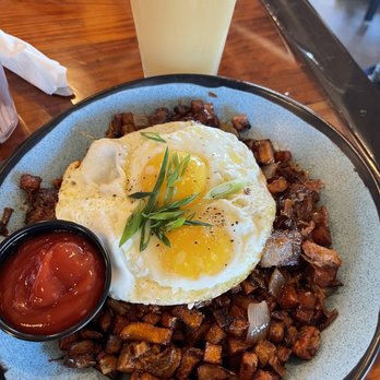 The Tipsy Oak - Smoked brisket hash! With a Hefeweizen - Gastropubs Near Me - Arlington, Texas The Tipsy Oak - Smoked brisket hash! With a Hefeweizen - Gastropubs Near Me - Arlington, Texas