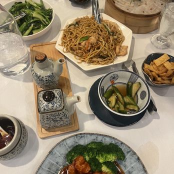 Han Palace - General tso chicken, chicken noodles, cucumber salad, soup dumplings, broccoli. - Dim Sum Near Me - Washington, DC, District of Columbia