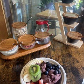 Waffle and Berry - Acai Bowl - Waffles Near Me - Honolulu, Hawaii