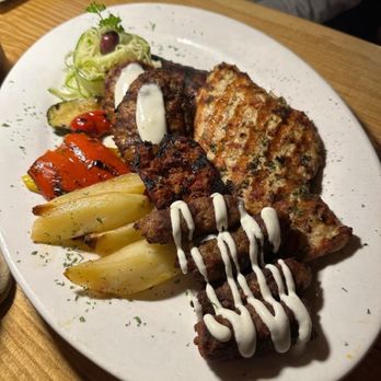 Çka Ka Qëllue - Tradita Mixed Grill Platter - Modern European Near Me - New York, New York Çka Ka Qëllue - Tradita Mixed Grill Platter - Modern European Near Me - New York, New York