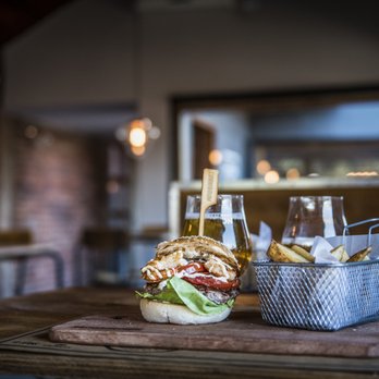 Patio Burgués - Portuaria - Burgers Near Me - Córdoba, X Patio Burgués - Portuaria - Burgers Near Me - Córdoba, X
