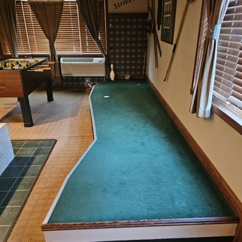 Anniversary Inn - Putting green - Hotels Near Me - Logan, Utah