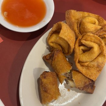 Yang's Chinese Restaurant - Appetizer plate - Chinese Near Me - Woodbury, Minnesota Yang's Chinese Restaurant - Appetizer plate - Chinese Near Me - Woodbury, Minnesota