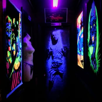 American Cheez - Freaky cool neon hallway to the bathroom - Pizza Near Me - Brooklyn, New York