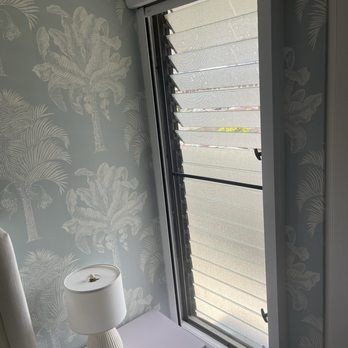 Shades West - Bedroom window screen - Shutters Near Me - Honolulu, Hawaii Shades West - Bedroom window screen - Shutters Near Me - Honolulu, Hawaii