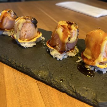 Blowfish Sushi & Ramen - Sushi Bars Near Me - Northfield, Illinois