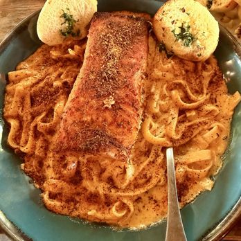 Octopus Kitchen - Salmon and pasta with garlic bread - Seafood Near Me - Atlanta, Georgia