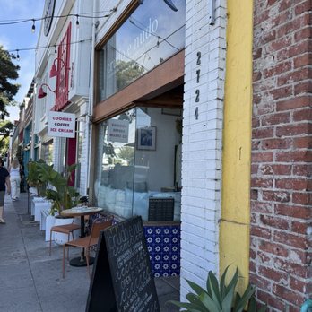 Crudo e Nudo - Entrance - Seafood Near Me - Santa Monica, California Crudo e Nudo - Entrance - Seafood Near Me - Santa Monica, California