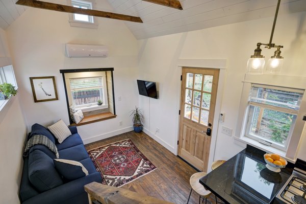 The Roost - Backyard Guesthouse by null