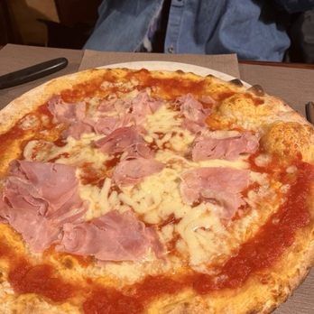 Pizzeria Al Borgo - Prosciutto - Pizza Near Me - Padova, PD Pizzeria Al Borgo - Prosciutto - Pizza Near Me - Padova, PD