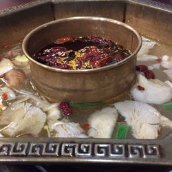 The Hero Chongtsing Hot Pot - Hot pot de setas