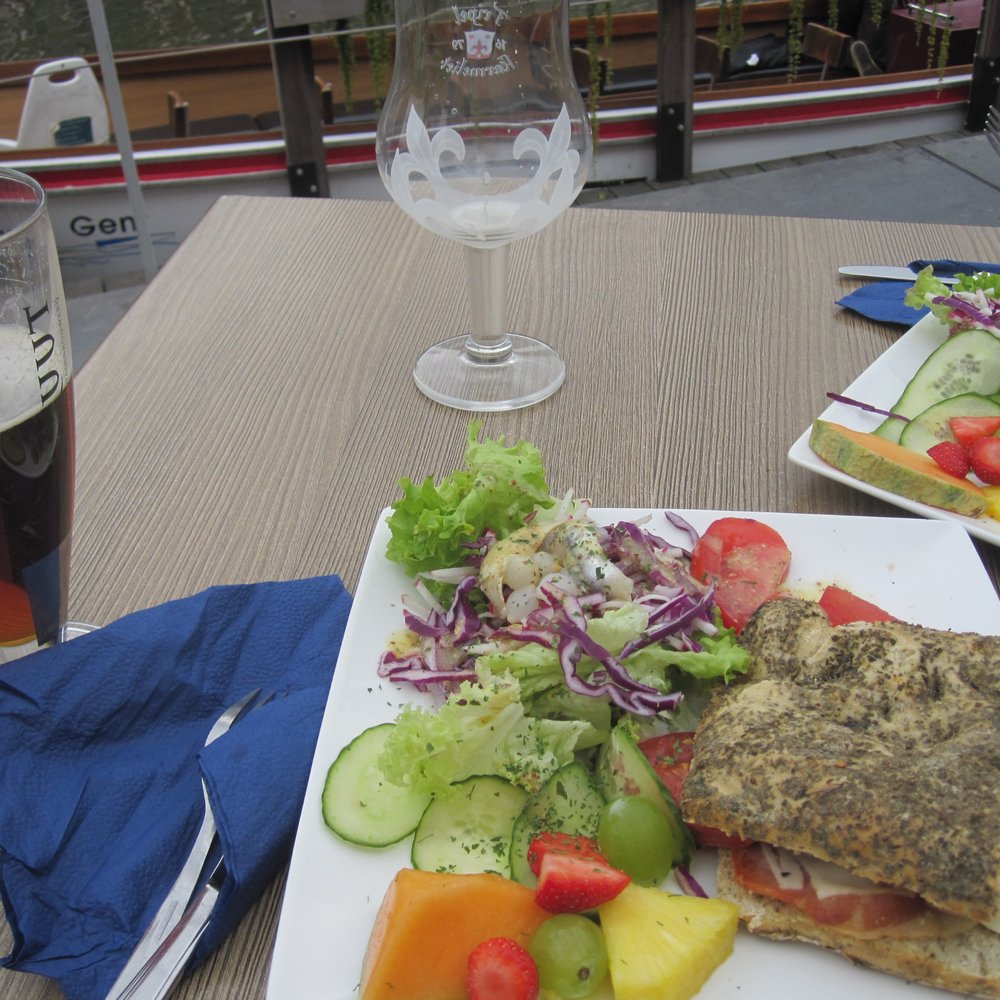 De Nieuwe Onvrije Schipper - yum sandwich with a fancy side salad - Breakfast & Brunch Near Me - Gent, VOV