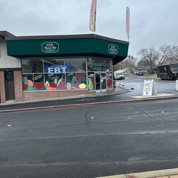 Pleasant Hill Market - a view of the outside of the store - Grocery Near Me - Pleasant Hill, California