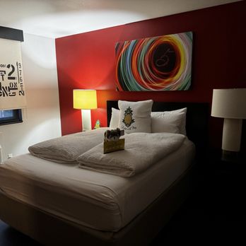 Staypineapple, Hotel FIVE, Downtown Seattle - Room 327 - Hotels Near Me - Seattle, Washington Staypineapple, Hotel FIVE, Downtown Seattle - Room 327 - Hotels Near Me - Seattle, Washington