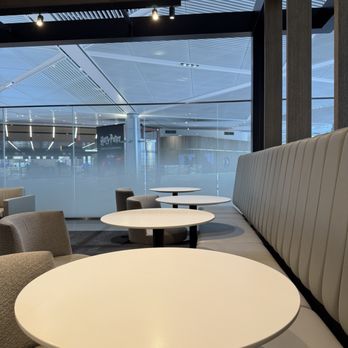 United Club - Seating area - Airport Lounges Near Me - Newark, New Jersey United Club - Seating area - Airport Lounges Near Me - Newark, New Jersey
