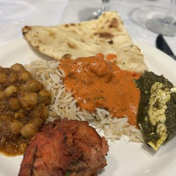 Saffire - Naan, chicken tikka, palek paneer, tandoori chicken, chickpea curry, - Indian Near Me - Commack, New York