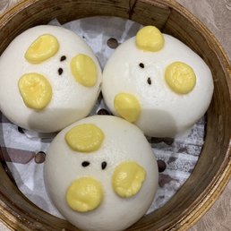 Pig salted egg custard = not enough custard inside Pig salted egg custard = not enough custard inside