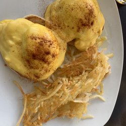 Dali's Cafe - Eggs Benedict with hash browns
