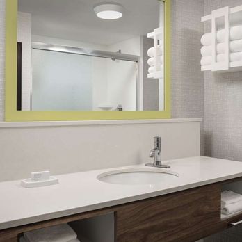 Hampton Inn Kingsland - Guest room bath - Hotels Near Me - Kingsland, Georgia Hampton Inn Kingsland - Guest room bath - Hotels Near Me - Kingsland, Georgia