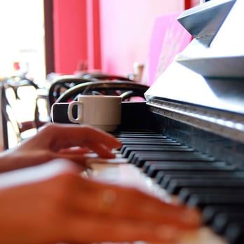Café Lézard - Le piano - Cafes Near Me - Montreal, Quebec Café Lézard - Le piano - Cafes Near Me - Montreal, Quebec