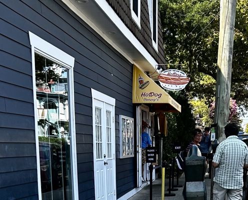 Hot Dog Tommy's by null