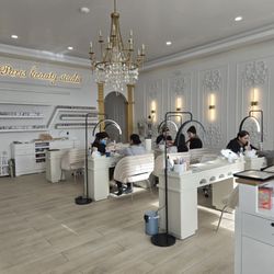 Paris Beauty Studio - The place is beautiful and the nails are great