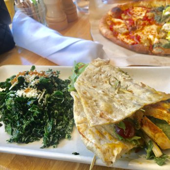 True Food Kitchen - Mediterranean Chicken Pita - Vegetarian Near Me - Pasadena, California True Food Kitchen - Mediterranean Chicken Pita - Vegetarian Near Me - Pasadena, California