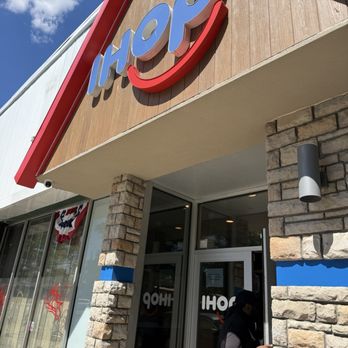 IHOP - Front Entrance - Breakfast & Brunch Near Me - Brooklyn, New York