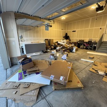 Rocky Mountain Hauling & Removal - Garage clean out Castle Rock - Junk Removal & Hauling Near Me - Lone Tree, Colorado Rocky Mountain Hauling & Removal - Garage clean out Castle Rock - Junk Removal & Hauling Near Me - Lone Tree, Colorado