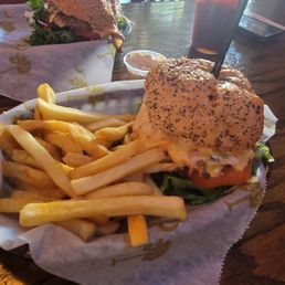 Edmunds classic ( side of fries) Edmunds classic ( side of fries)