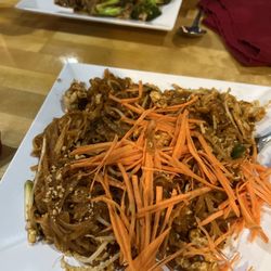 Thai Taste - Pad Thai Pad See Ew