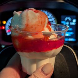 Small strawberry sundae