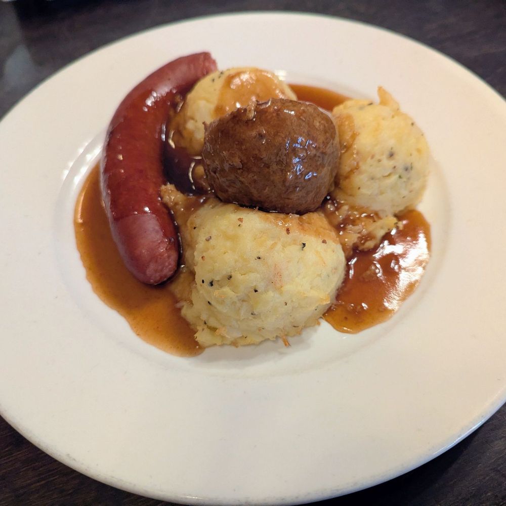 Sausage, meatball and cauliflower potatoes Sausage, meatball and cauliflower potatoes