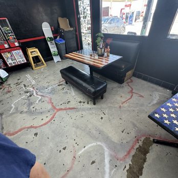 $5 Pizza Place - Dining area - Pizza Near Me - Yucca Valley, California $5 Pizza Place - Dining area - Pizza Near Me - Yucca Valley, California