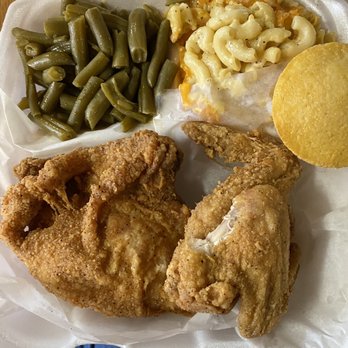 Macarthur's Restaurant - Fried chicken, Mac n cheese and green beans - Southern Near Me - Chicago, Illinois