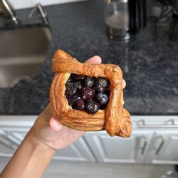 La Tabatiere - Blueberry Danish