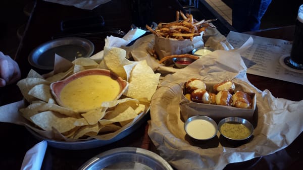 Blatt Beer & Table by null