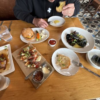 Steak & Whisky - Happy hour hamachi crudo, flatbread, mussels, hamburger - Steakhouses Near Me - Hermosa Beach, California
