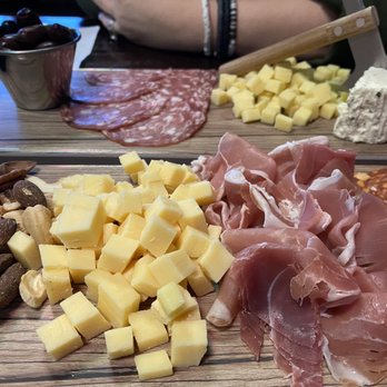 Grimsby Hollow Meadery - Charcuterie Board - Meaderies Near Me - Middleville, Michigan Grimsby Hollow Meadery - Charcuterie Board - Meaderies Near Me - Middleville, Michigan